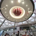 IHSG Dibayangi Pelemahan, Analis Tawarkan Tiga Saham Potensial: ISAT, BMRI, dan RATU