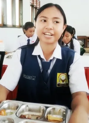 Hari Pertama MBG di Talaud, Grace: Menunya Enak