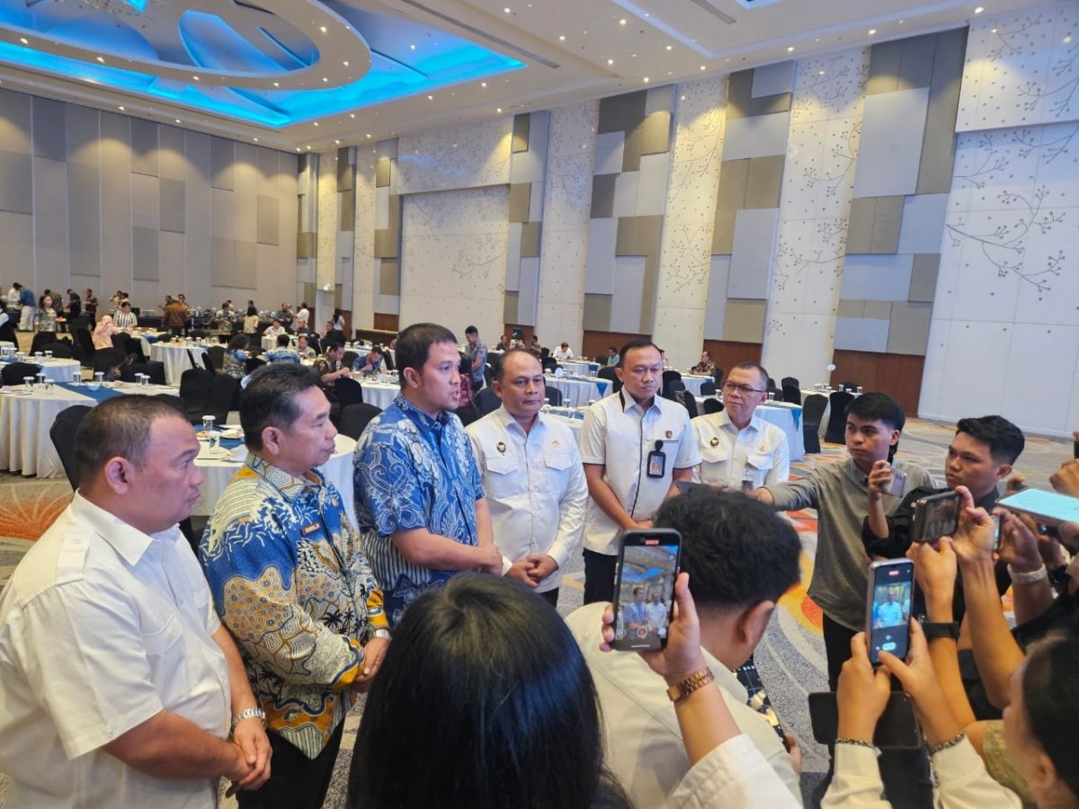 Bulog Salurkan 96 Ribu Liter MINYAKITA, Pemerintah Pastikan Distribusi Merata di Sulut