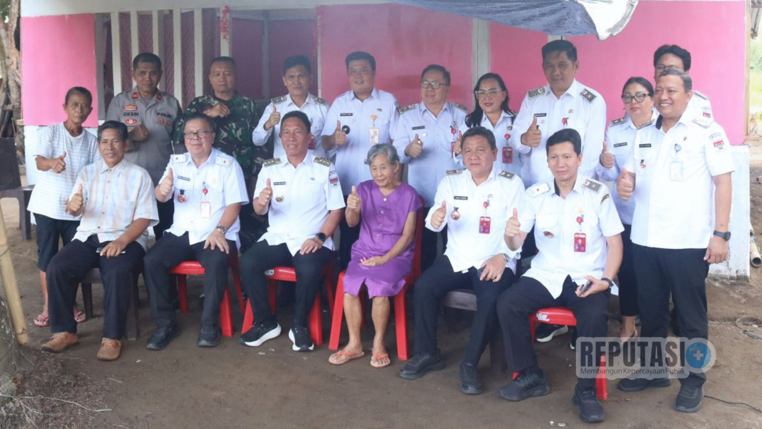 Tersentuh! Bupati Minsel Franky Donny Wongkar Resmikan Rumah Baru Korban Kebakaran, Air Mata Haru Mengalir!