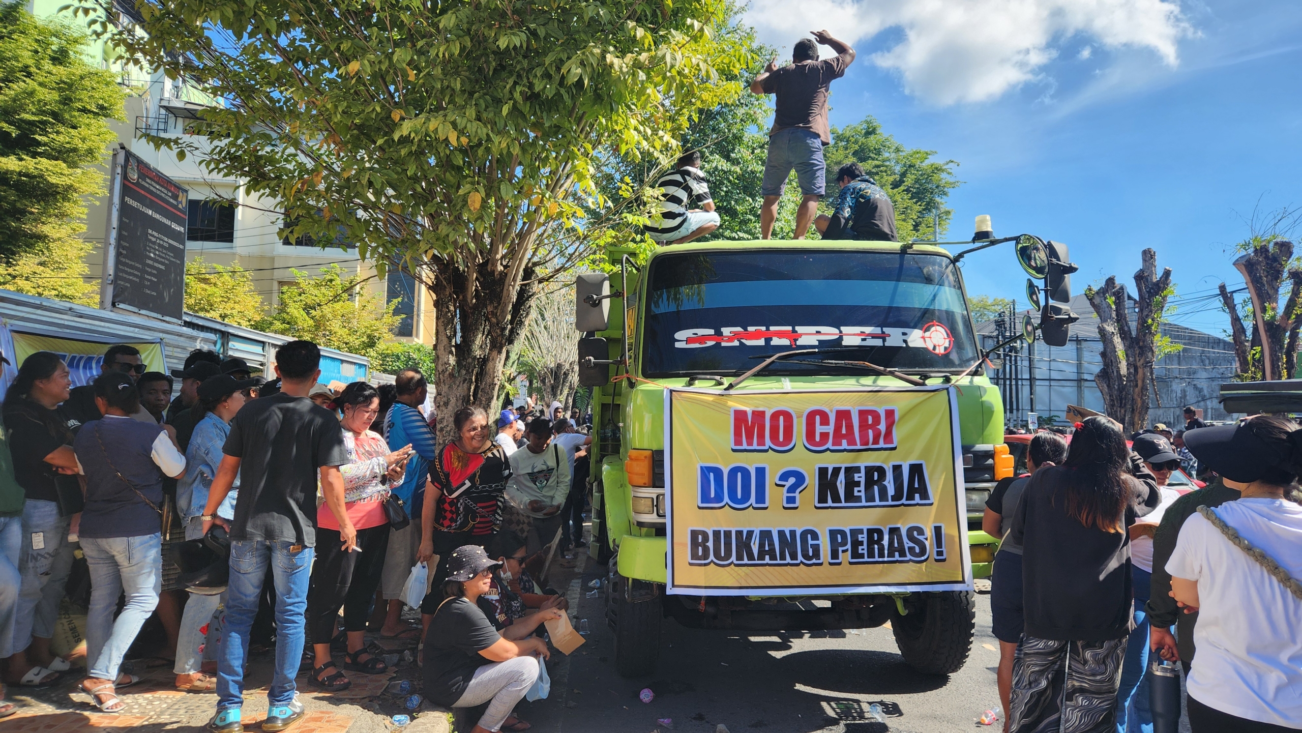 Penolakan Meningkat, Warga Padati Eks Corner52 Saat PN Manado Jadwalkan Eksekusi