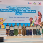 Ny. Anik Yulius Selvanus Diganjar Penghargaan Nasional Bunda PAUD Peduli PAUD 2025