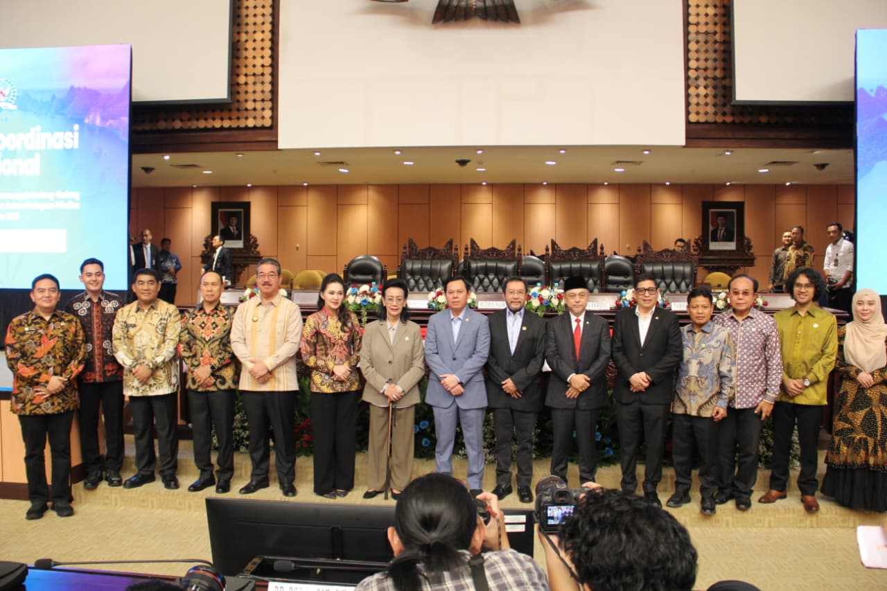 Kolintang Resmi Mendunia! Gubernur Yulius Selvanus Terima Sertifikat UNESCO dalam Momen Bersejarah di Jakarta