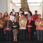 Kolintang Resmi Mendunia, Gubernur Yulius Selvanus Terima Sertifikat Warisan Budaya Takbenda UNESCO di Jakarta