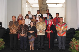 Kolintang Resmi Mendunia, Gubernur Yulius Selvanus Terima Sertifikat Warisan Budaya Takbenda UNESCO di Jakarta