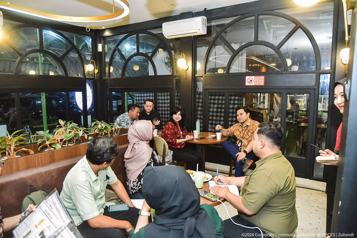 Direksi KAI Services Gelar Pertemuan Bersama Komunitas Pengguna KRL di Gambir