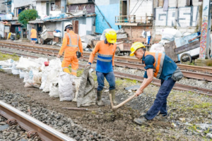 Antisipasi Cuaca Ekstrem dengan Curah Hujan Tinggi, KAI Daop 1 Jakarta Siagakan Tim Tanggap Darurat dan Lakukan Normalisasi Jalur