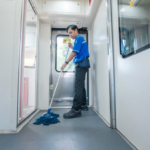 Pastikan semua Fasilitas Kereta selalu Bersih, Yuk intip Pekerjaan Petugas OTC KAI Services di Kereta