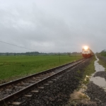 Jalur KA Tegowanu – Brumbung Aman Dilalui Usai Genangan Surut dan Dilakukan Penanganan Tim Daop 4, Perjalanan KA Normal Kembali