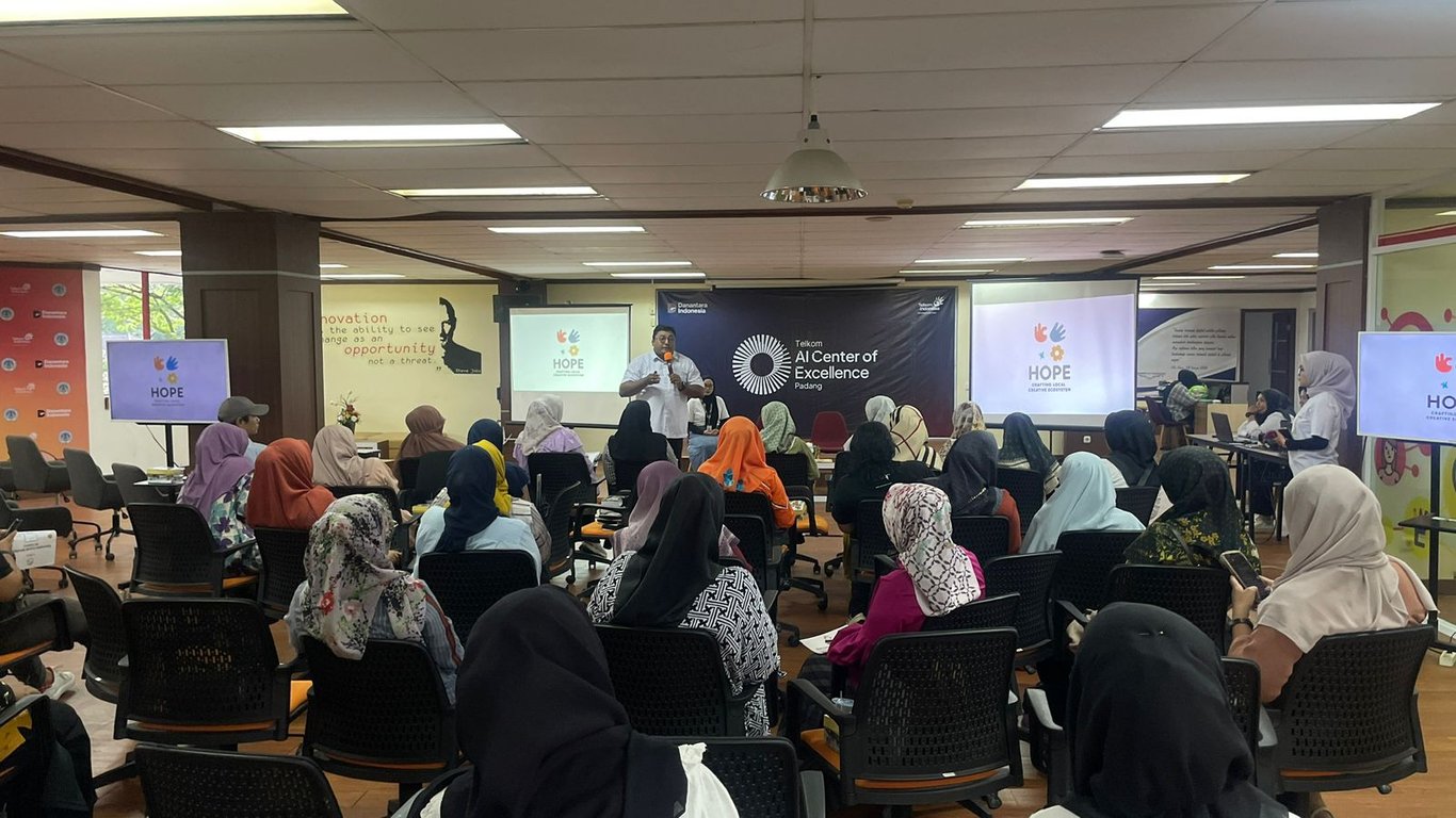 Telkom AI Center Padang Tegaskan AI sebagai Mitra Transformasi Fesyen dan Kriya Tanpa Menghilangkan Nilai Karya