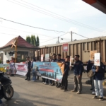 KAI Divre IV Tanjungkarang Ingatkan Masyarakat Dilarang Beraktivitas di Jalur Kereta Api