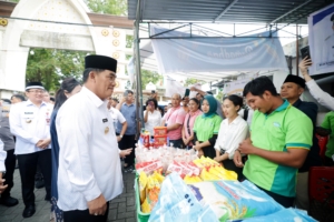 Blusukan ke Empat Daerah, Gubernur Yulius Pastikan Stabilitas Harga Pangan di Sulut