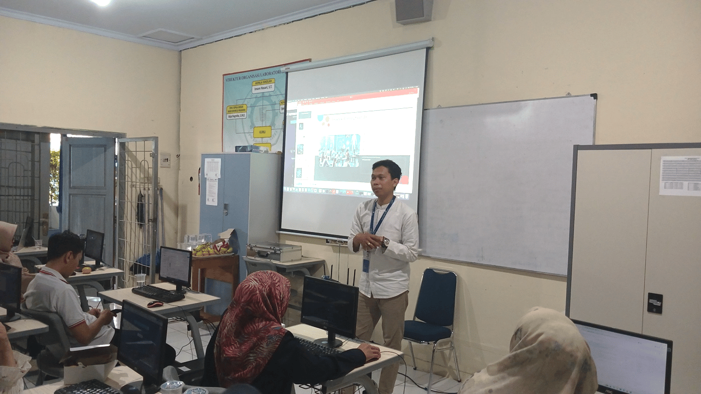 Krakatau IT Dukung Peningkatan Kompetensi Guru YPKS Melalui Pelatihan Pemanfaatan Artificial Intelligence (AI)