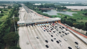 Tembus 523 Ribu Kendaraan Melintas di Gerbang Tol Cikampek Utama, Mobilitas ke Timur Trans Jawa Melonjak Signifikan