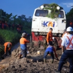 Seluruh Penumpang dan Crew KA Ciremai Dipastikan Selamat Pasca Longsoran di Petak Maswati – Sasaksaat, KAI Daop 2 Bandung Sampaikan Permohonan Maaf ke Seluruh Pelanggan Terdampak