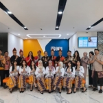Peringati Hari Kartini, Pekerja BRI Branch Office Kelapa Gading Kenakan Busana Nasional Saat Layani Nasabah