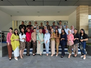 Semarak Hari Kartini, Pekerja BRI Branch Office Gunung Sahari Kenakan Pakaian Nasional Beraneka Warna