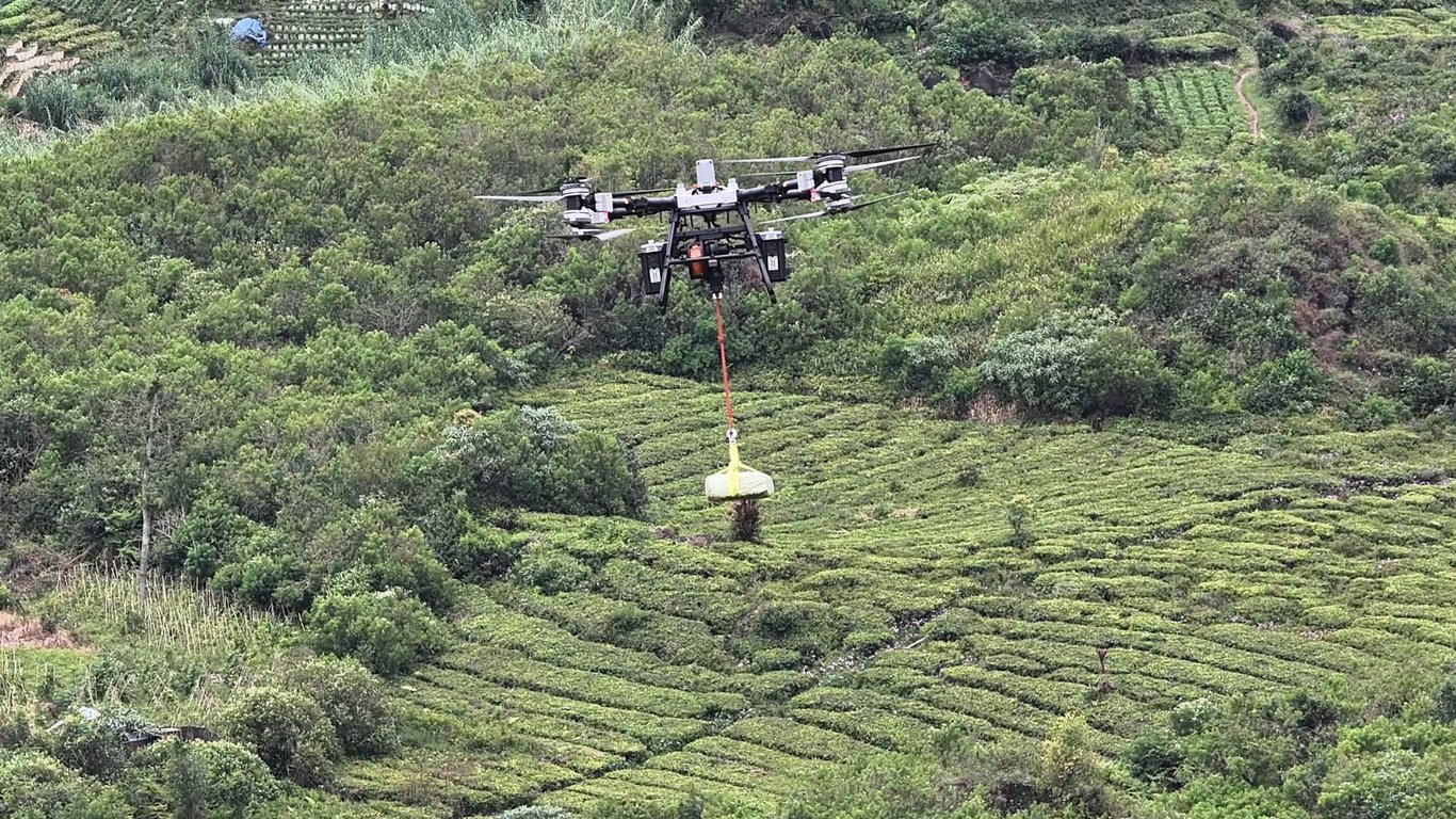 Drone Kargo DJI FlyCart 100 untuk Distribusi Logistik di Medan Ekstrem