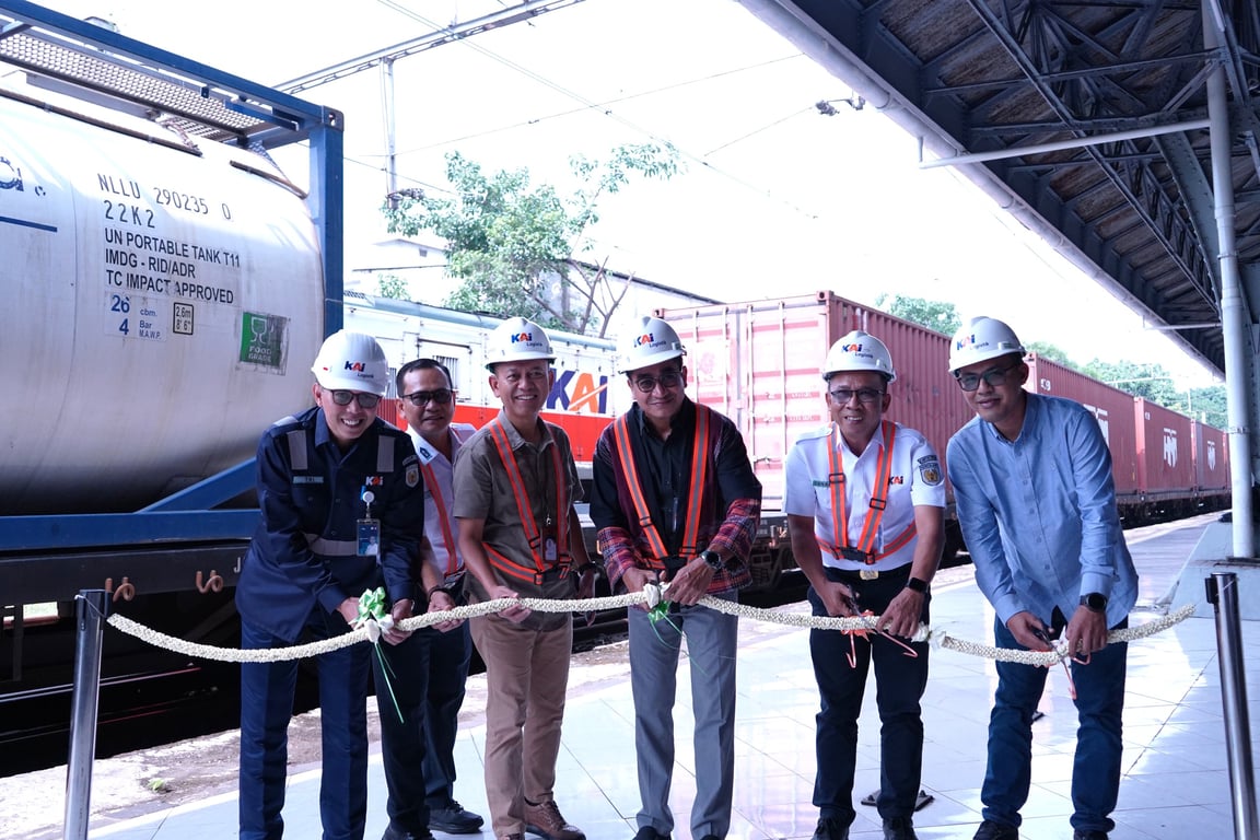 Moda Kereta Api Makin Bersaing, KAI Logistik Luncurkan 2 Rangkaian KA Kontainer Baru