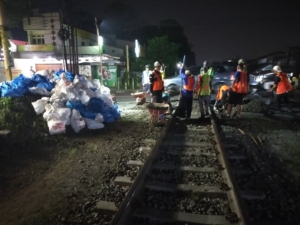 KAI Daop 2 Bandung Jalankan Komitmen Keselamatan Perjalanan KA di Perlintasan Sebidang