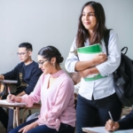 Bahasa Inggris di Kampus: Mitos atau Realita?