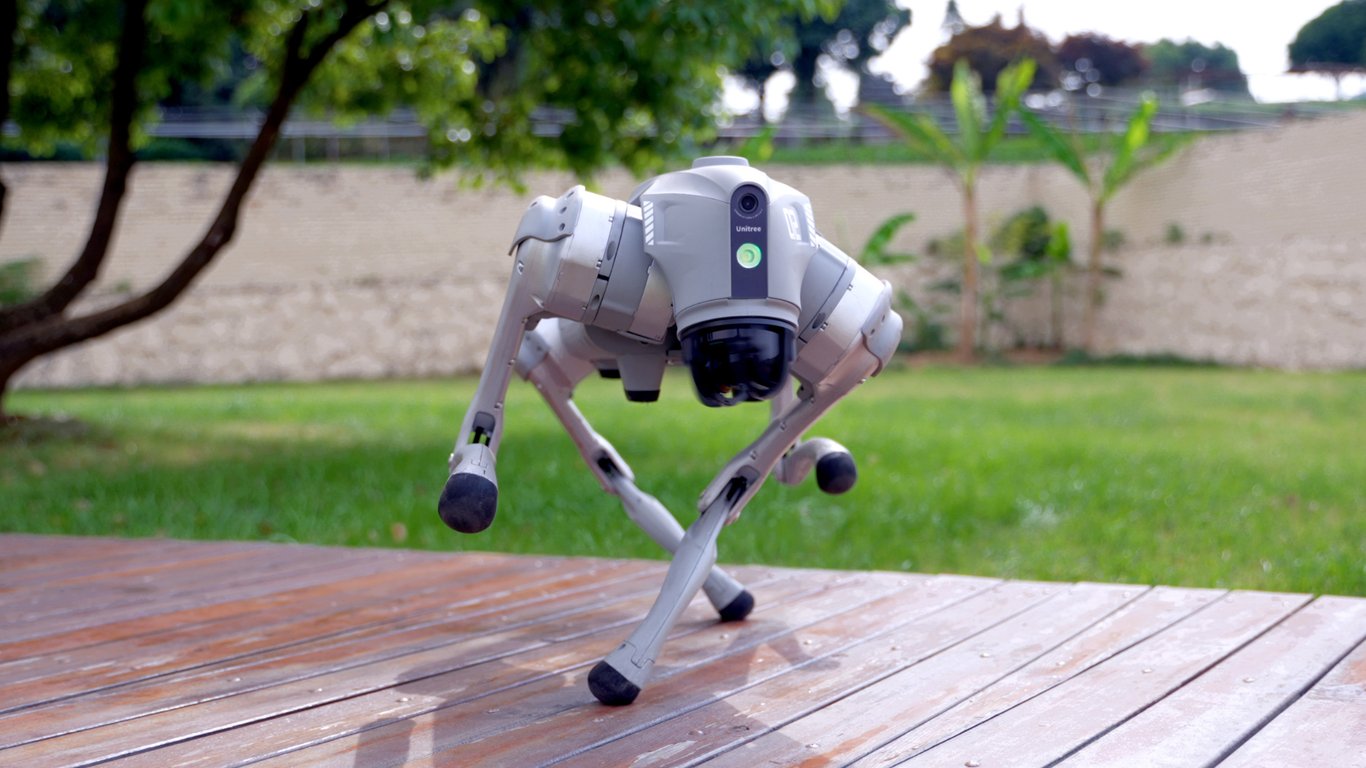 Robot Unitree Go2 untuk Edutainment dan Interaksi Publik