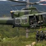 Di Tengah Ancaman Konflik, 11 Prajurit Koops TNI Habema Evakuasi Warga Ugimba dengan Dua Helikopter