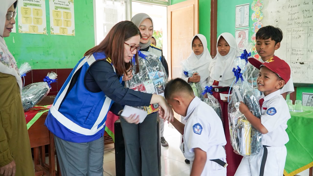 Dukung Pendidikan dan Semangat Belajar Anak, PT Jasamarga Tollroad Maintenance Salurkan Bantuan Tanggung Jawab Sosial dan Lingkungan Sambut HUT ke-38 di Tiga Sekolah Dasar Negeri Wanakerta