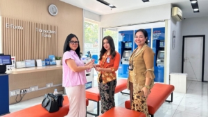 Semarak Hari Pelanggan Nasional, BRI BO Mangga Dua Sambut Nasabah dengan Kehangatan Bernuansa Wastra Nusantara