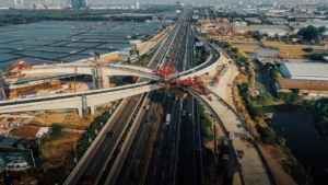 PTPP Progreskan Pembangunan Tol Kataraja Seksi 1 hingga 94,9%, Uji  Pembebanan Jembatan Ramp 1 Tuntas