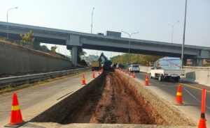DUKUNG KELANCARAN DAN KENYAMANAN PENGGUNA JALAN, PT JASAMARGA TOLLROAD MAINTENANCE LAKUKAN REKONSTRUKSI PERKERASAN DI RUAS TOL SEMARANG