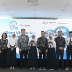 PT Rohto Laboratories Indonesia hadirkan kembali kegiatan ROHTO PEDULI – “Joy of Seeing – A Healthy Future for All” dengan membagikan 1.500 kacamata gratis bagi siswa SD dan SMP serta 500 kacamata gratis bagi para lansia & operator pabrik.