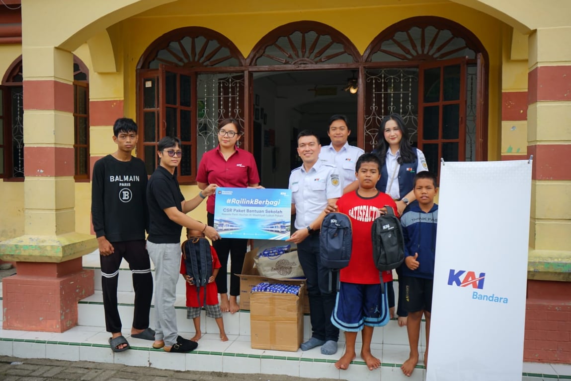 KAI Bandara Salurkan Bantuan Pendidikan untuk Anak-anak Panti Asuhan Al Washliyah Lubuk Pakam