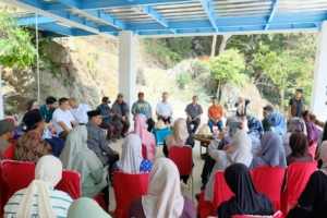 Pendapatan Wisata dan Anggaran Ekologis Bantu 300 Anak di Desa Tukamasea Bersekolah